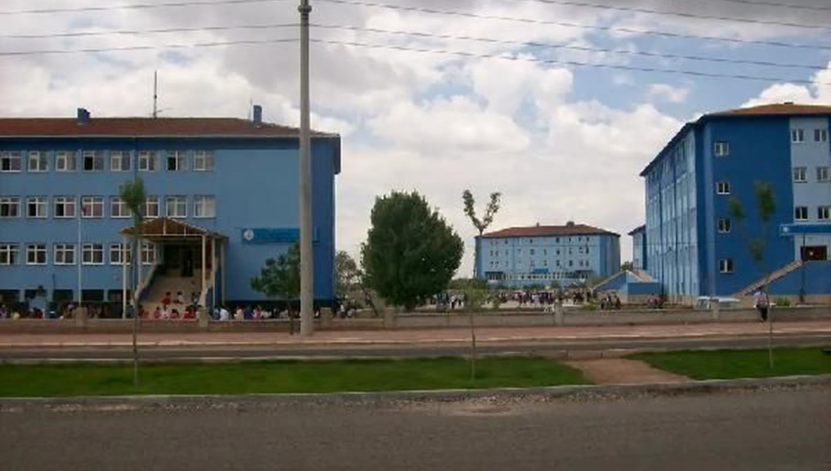Okulda yemek sırasında fenalaşan 10 yaşındaki çocuk öldü Okulda yemek sırasında fenalaşan 10 yaşındaki çocuk öldü