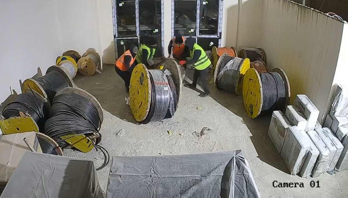 Milyonluk soygunda hırsızların sarı yelek oyunu: 5 kişi tutuklandı Milyonluk soygunda hırsızların sarı yelek oyunu: 5 kişi tutuklandı