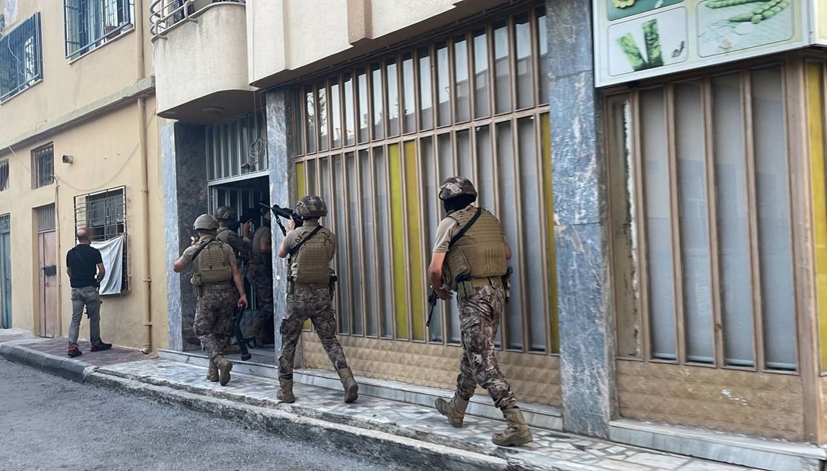 Mersin'de DAEŞ operasyonu: 5 gözaltı Mersin'de DAEŞ operasyonu: 5 gözaltı