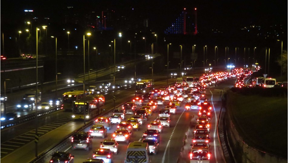 80 saatlik kısıtlama sonrası İstanbul'da trafik yoğunluğu