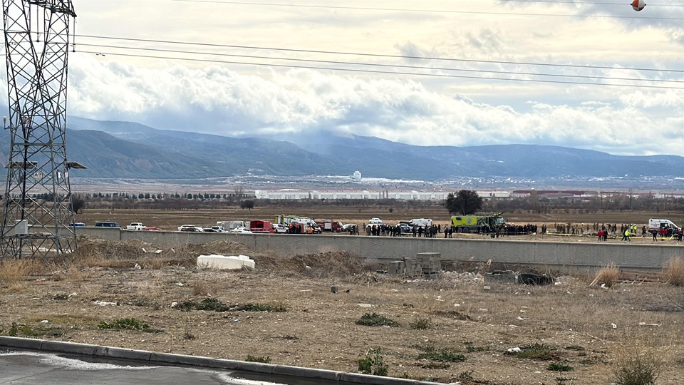 SON DAKİKA HABERİ: Isparta'da askeri helikopter düştü! Biri tuğgeneral 6 asker şehit oldu - 1