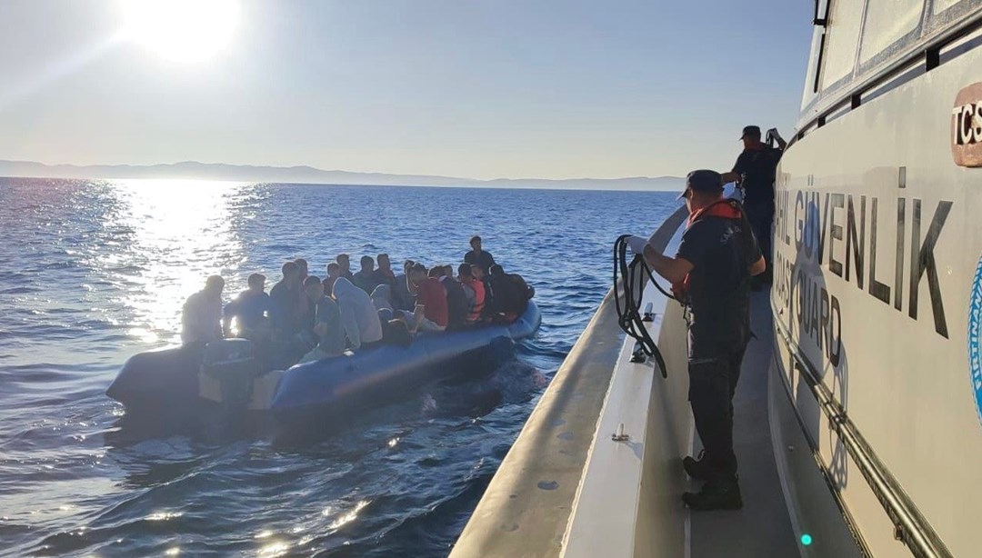 Ayvacık açıklarında 43 kaçak göçmen yakalandı