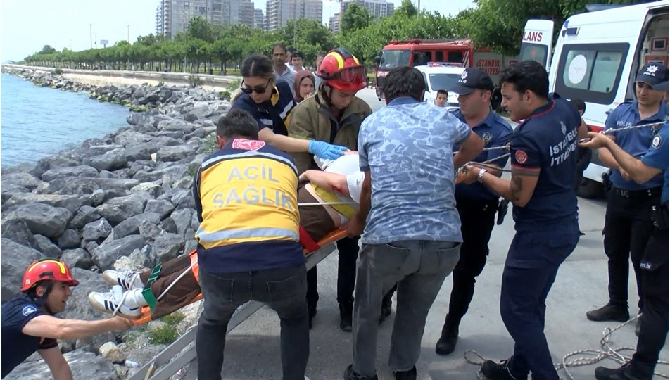 Kayalıklarda feci olay: Dengesini kaybetti, üç metreden düştü