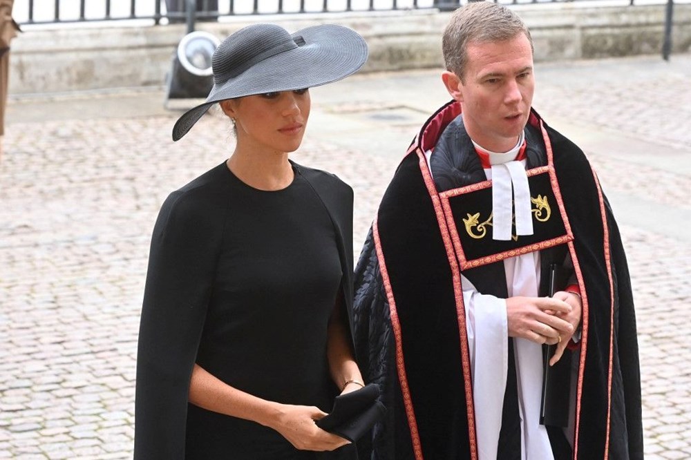 Meghan Markle ve Prens Harry Kraliçe'nin cenazesinde ikinci sırada - 5