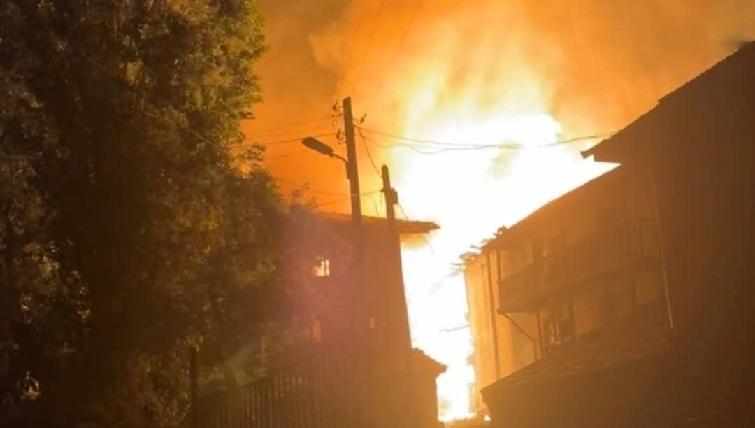 Ankara'daki yangında 5 ev kullanılamaz hale geldi