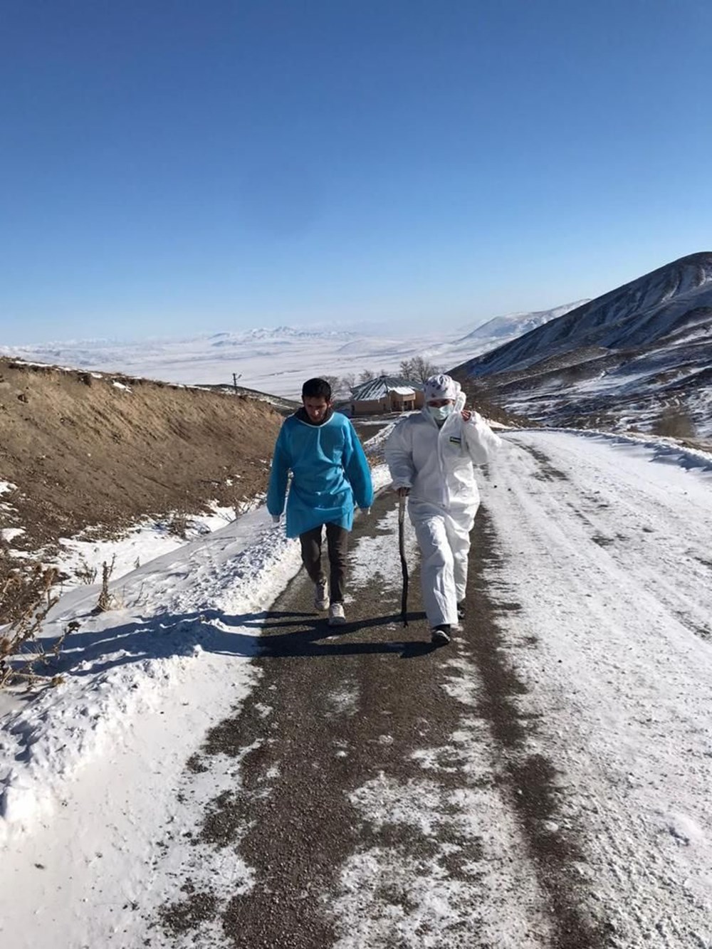 Ağrı'da filyasyon ekipleri karlı yolları aşıp, aşı yapıyorlar - 2