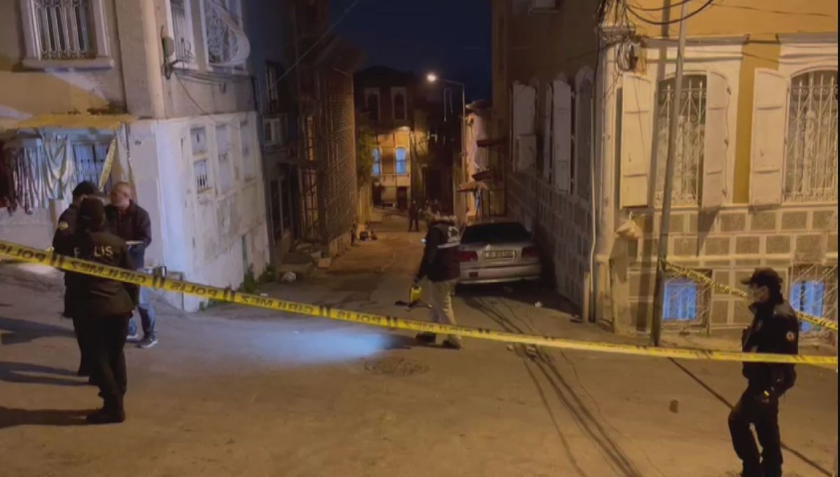 İzmir’de 'yol verme' tartışması silahlı ve bıçaklı kavgaya dönüştü: 6 yaraltür