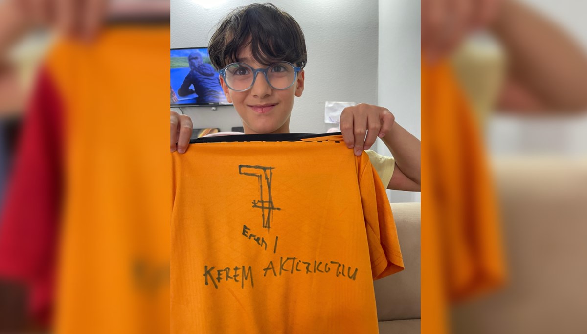 Depremzede Eren Eymen, Kerem Aktürkoğlu'ndan imzalı forma istiyor Depremzede Eren Eymen, Kerem Aktürkoğlu'ndan imzalı forma istiyor
