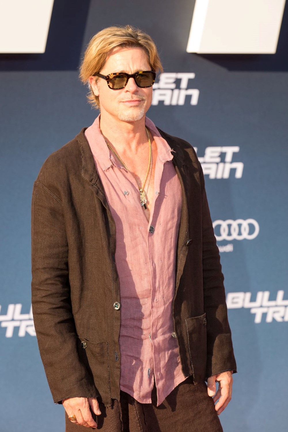 Brad Pitt Suikast Treni filminin galasında etek giydi - 2