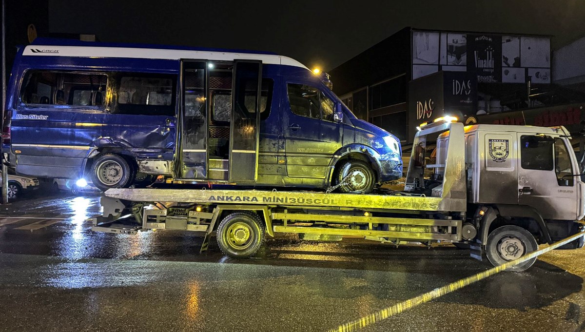 Ankara'da otomobille minibüs çarpıştı: 11 yaralı