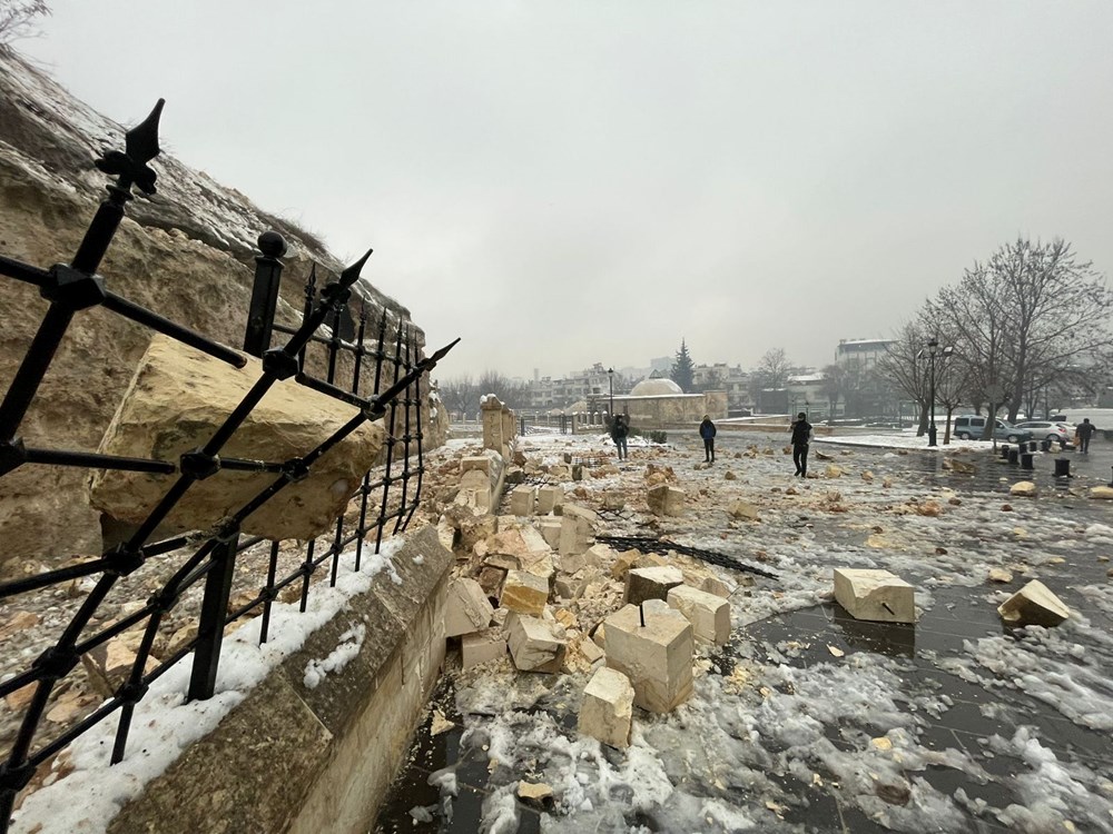 Depremde tarihi Gaziantep Kalesi de hasar gördü - 8