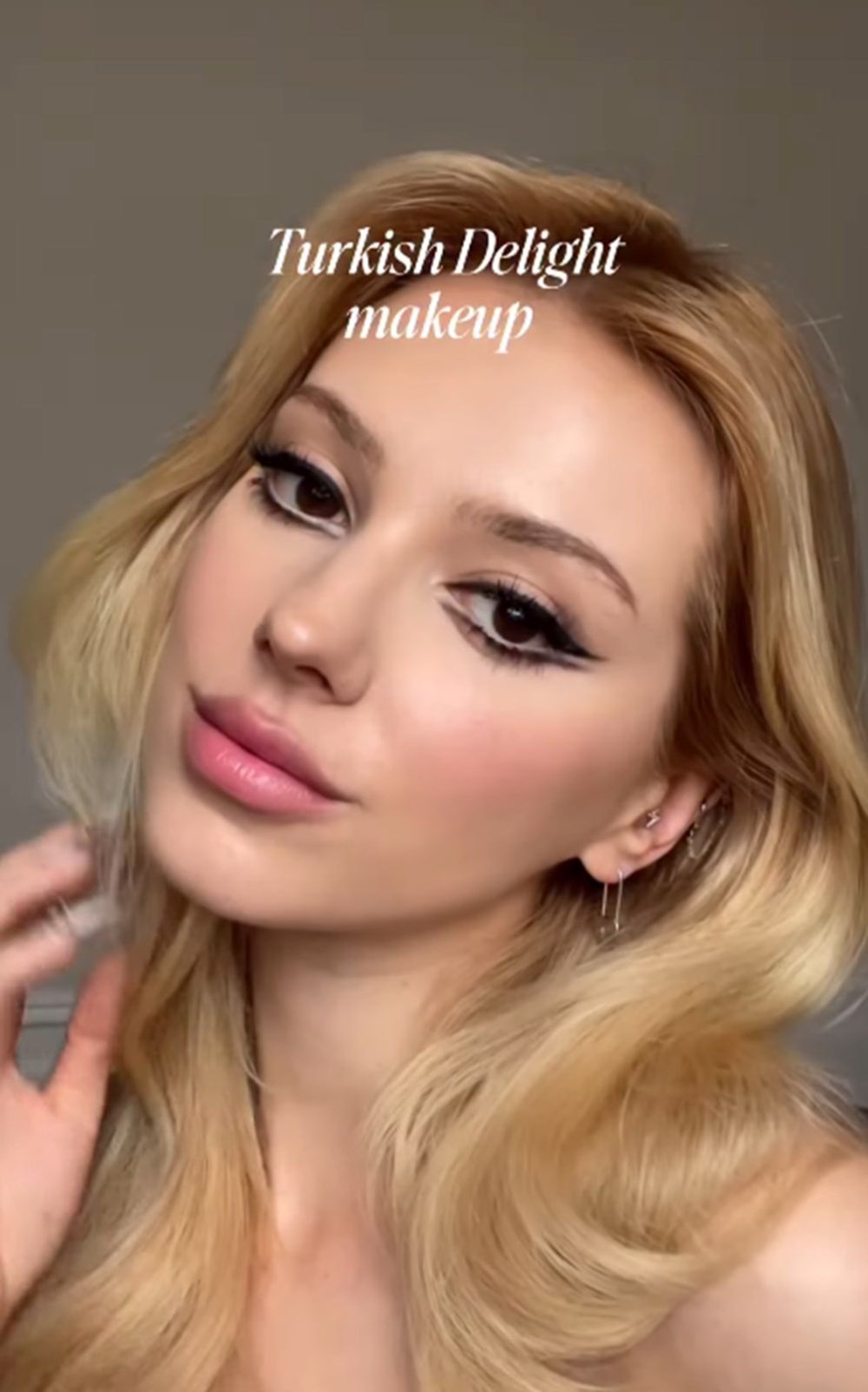 Selin Şekerci'den Türkan Şoray Esintili "Turkish Delight" Makyajı! 77 sZLuV7ujCU6UYGPrr0gG1A