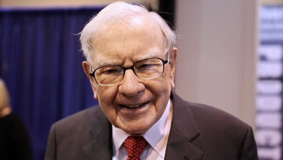 Warren Buffett 90 yaşında 100 milyar dolar servete ulaştı