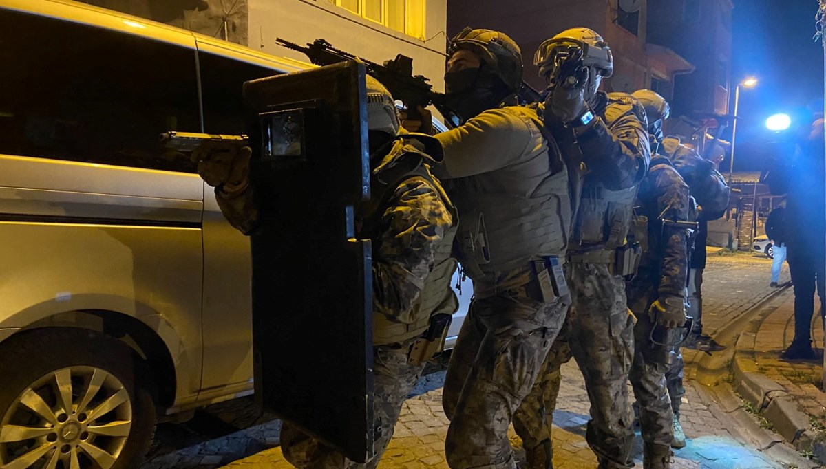 İstanbul’da uyuşturucu tacirlerine helikopter destekli şafak operasyonu İstanbul’da uyuşturucu tacirlerine helikopter destekli şafak operasyonu