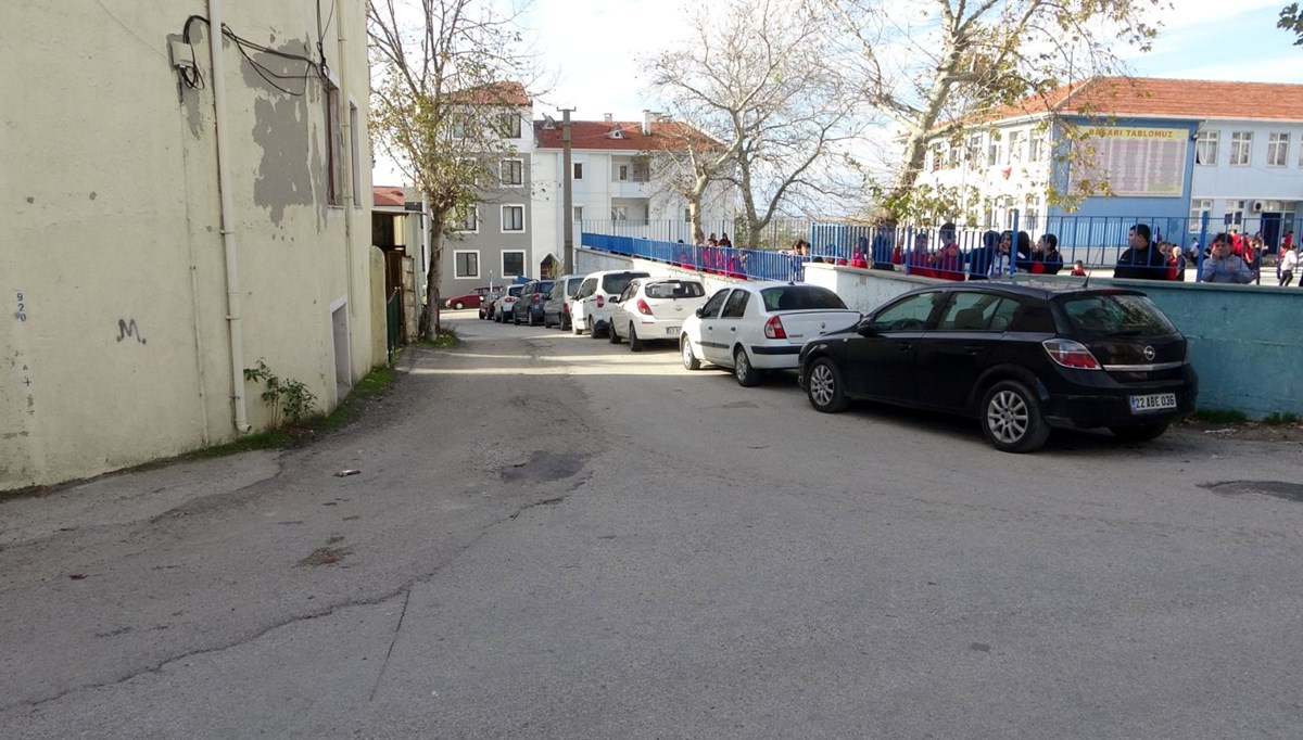 Okul önünde silahlı saldırı Okul önünde silahlı saldırı