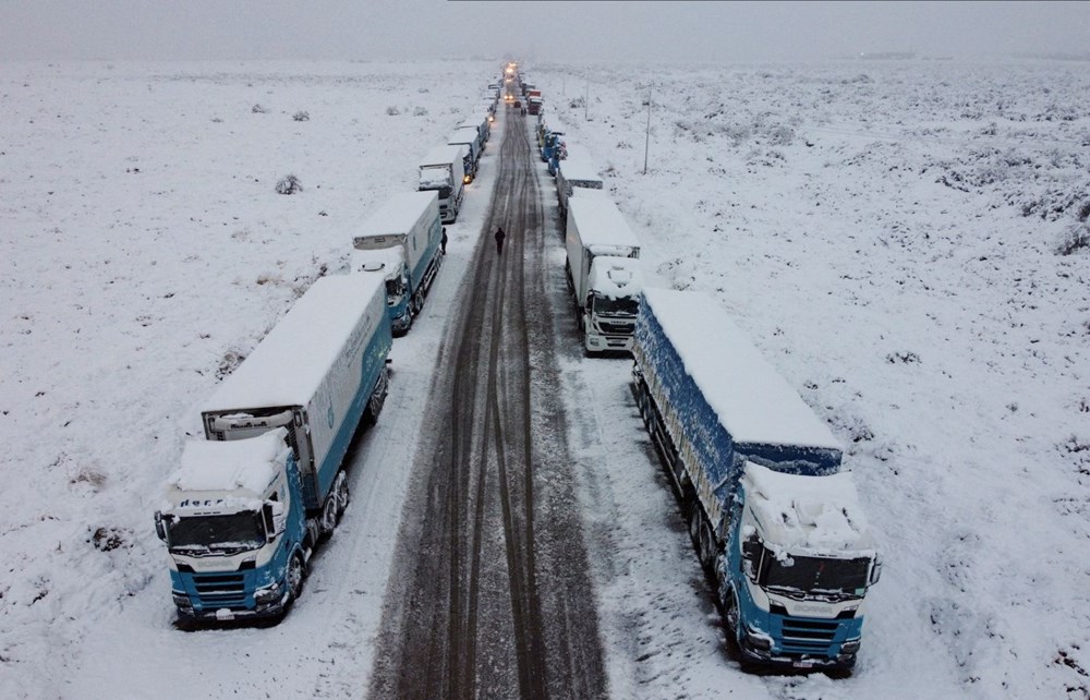 Kar fırtınası esareti: Binlerce araç sınırda mahsur kaldı - 8
