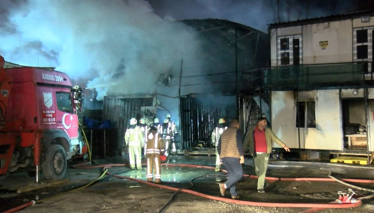 Ümraniye'de akaryakıt deposu bulunan işyerinde yangın