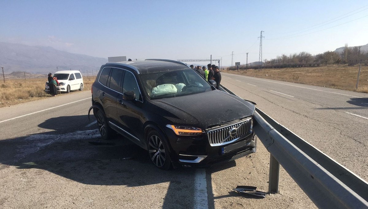 Ağrı’da trafik kazası: 3 yaralı Ağrı’da trafik kazası: 3 yaralı