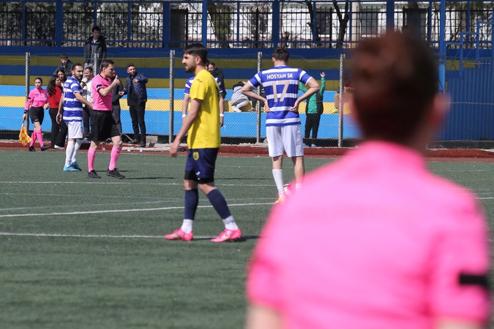 Eşinin yönlendirmesiyle hakem oldu: Futbol hakemi çift birlikte maç yönetiyor - 2