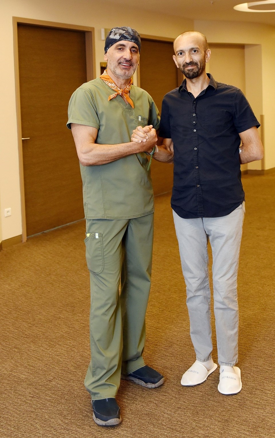 Prof. Dr. Semih Halezeroğlu ve hastası İbrahim Güzel.
