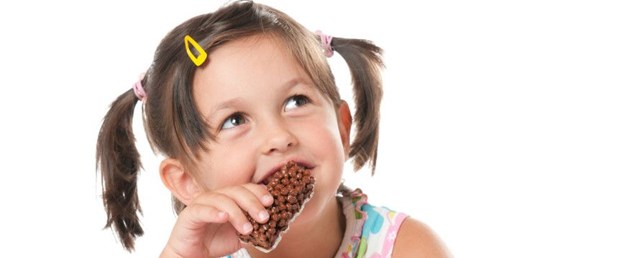 kid-eating-chocolate-862x573.jpg