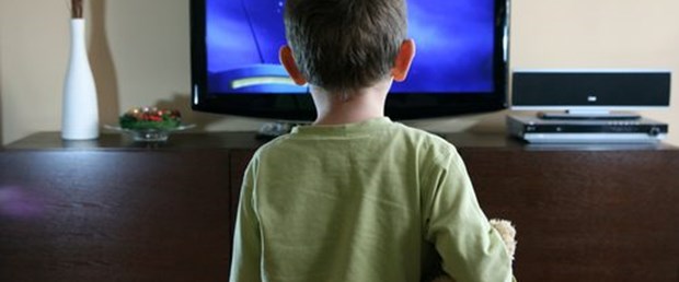 Çocuğa TV’yi yasaklamak çözüm değil