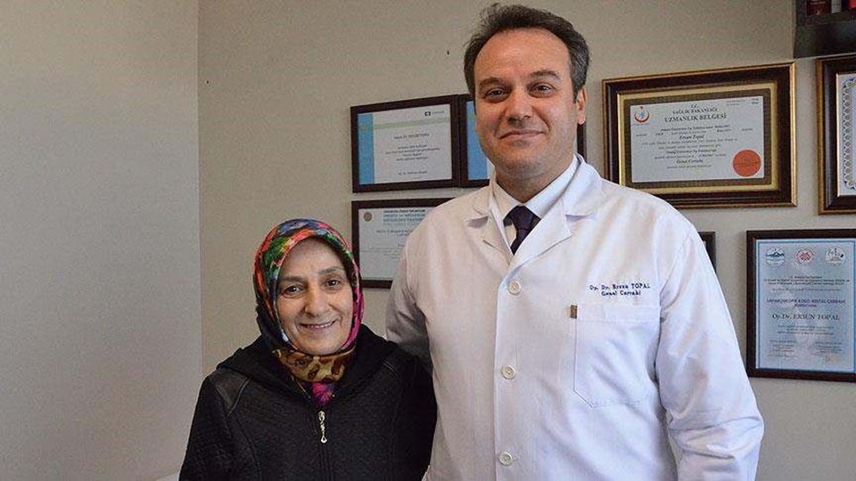 Zeynep Aydın, doktoru Ersun Topal ile.