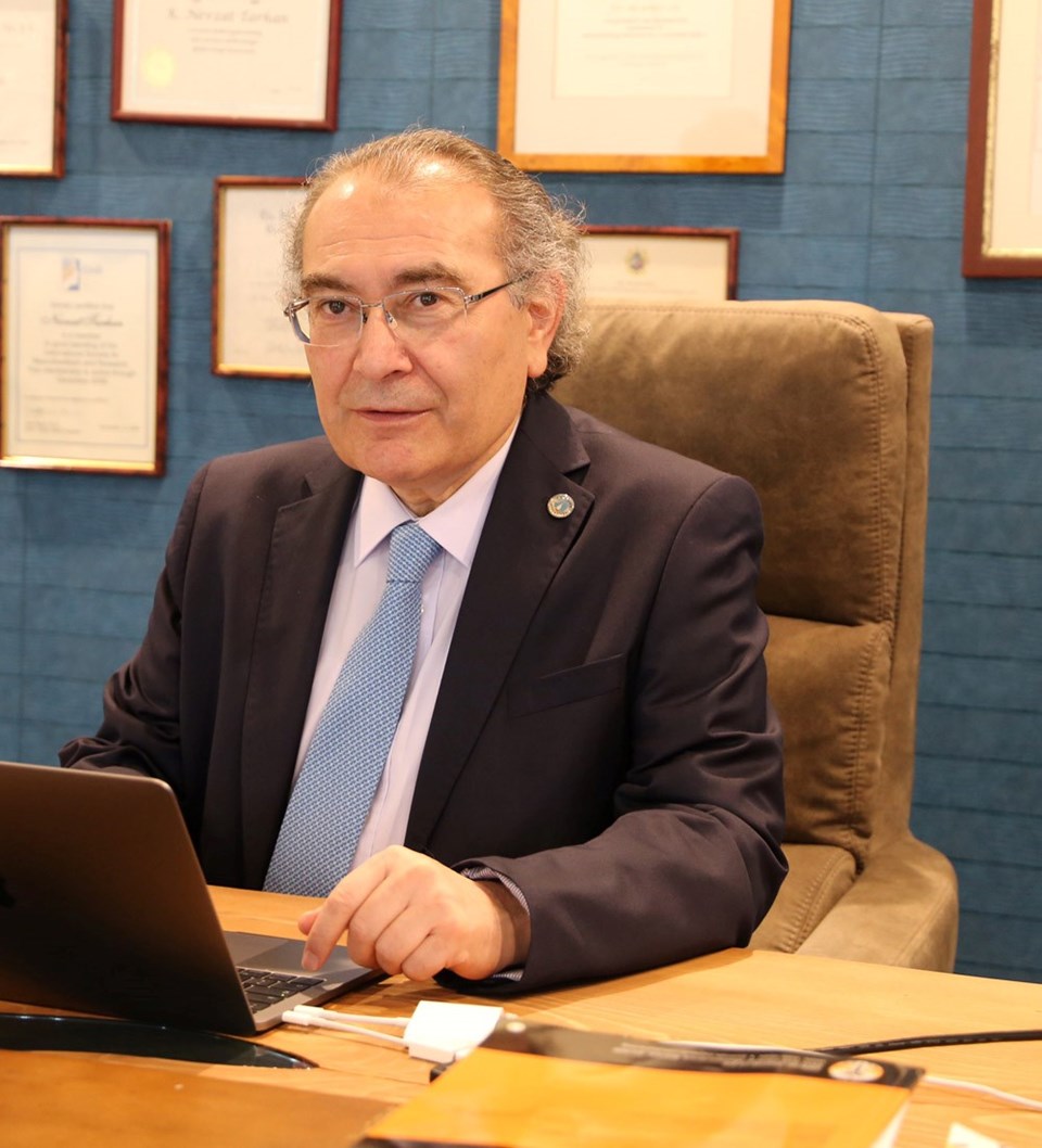 Prof. Tarhan, kıskançlık ve ihmalin de duygusal şiddet olduğunu söylüyor.