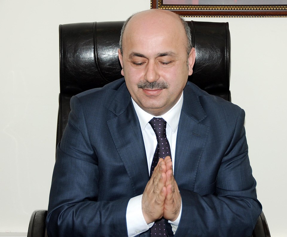 Kasapoğlu, virüsün yayılmamasında selamlaşma şeklinin önemli olduğunu söyledi.