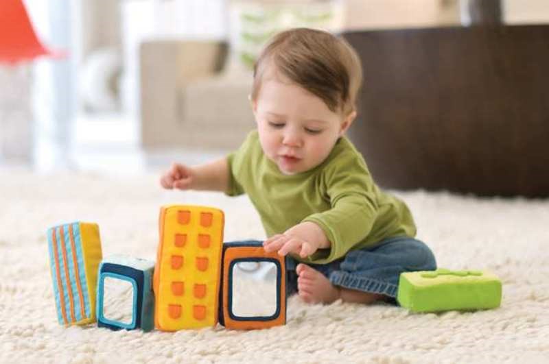 YAŞ GRUPLARINA UYGUN OYUNCAK SEÇİLMELİ