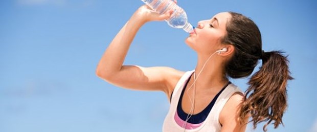 Kalp hastalarına uyarı Yazın su içmeyenlerde kalp krizi riski artıyor