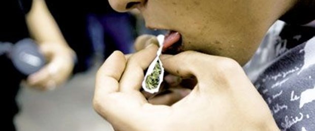 Madde bağımlılarına denetimli serbestlik