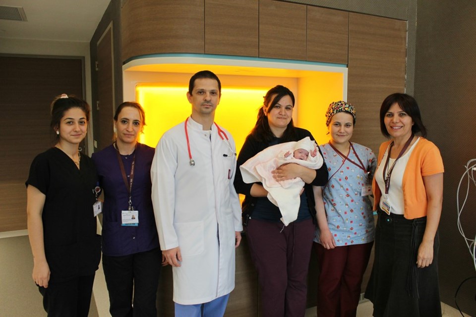 Miray bebeğin annesi Sibel Meriç, kızını hayata döndüren ekibe teşekkür etti.