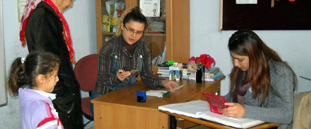 Sınırda dolaşıp, sağlık dağıtıyor