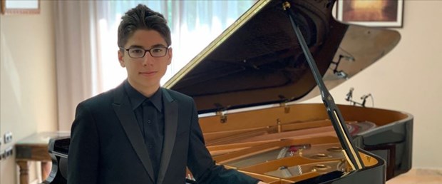 13 yaşındaki Türk piyanist birincilik ödülü kazandı