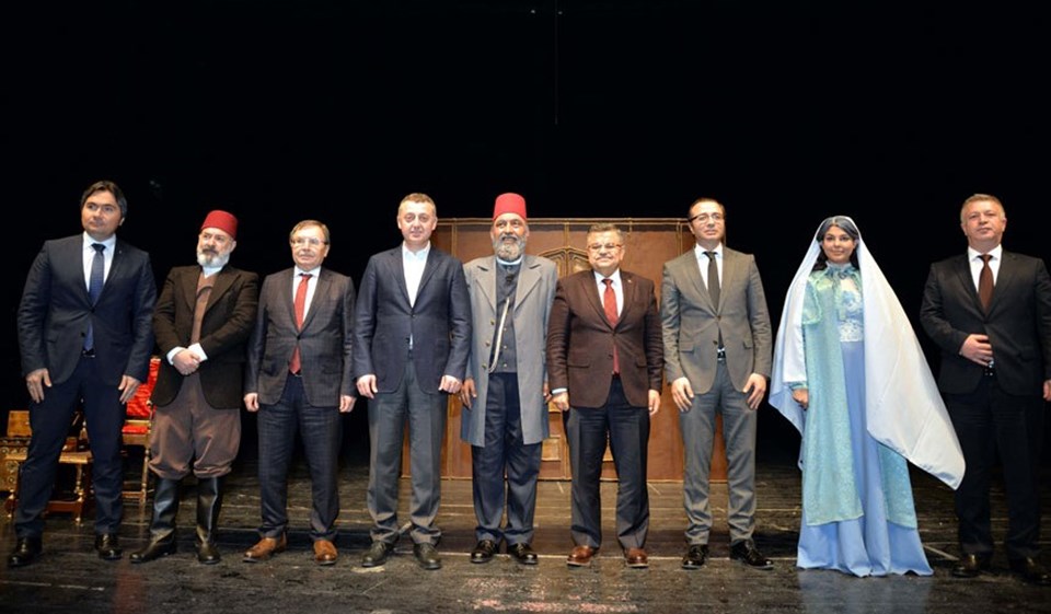 Ziraat Bankasının destekleriyle hazırlanan ve baba-kız ilişkisi üzerinden ilerleyen oyun, Bilecikliler tarafından yoğun ilgi gördü.