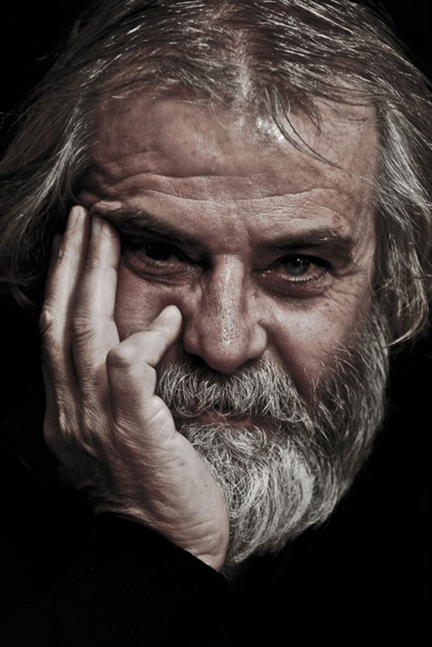 TARIK AKAN