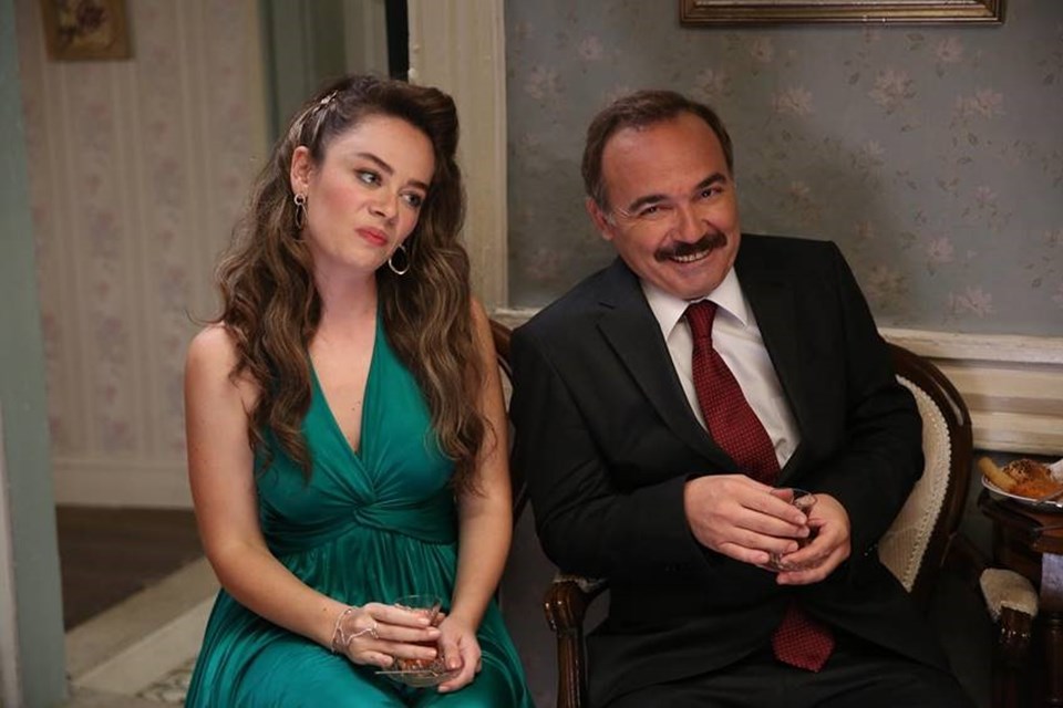 Gülse Birsel’in ilk sinema filmi projesi “Aile Arasında” ilk hafta sonunda 504 bin 24 bilet sattı.