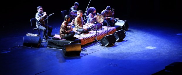 alim-qasimov-vefargana-qasimova-basaksehirde-sahne-aldi_4355_dhaphoto2.jpg