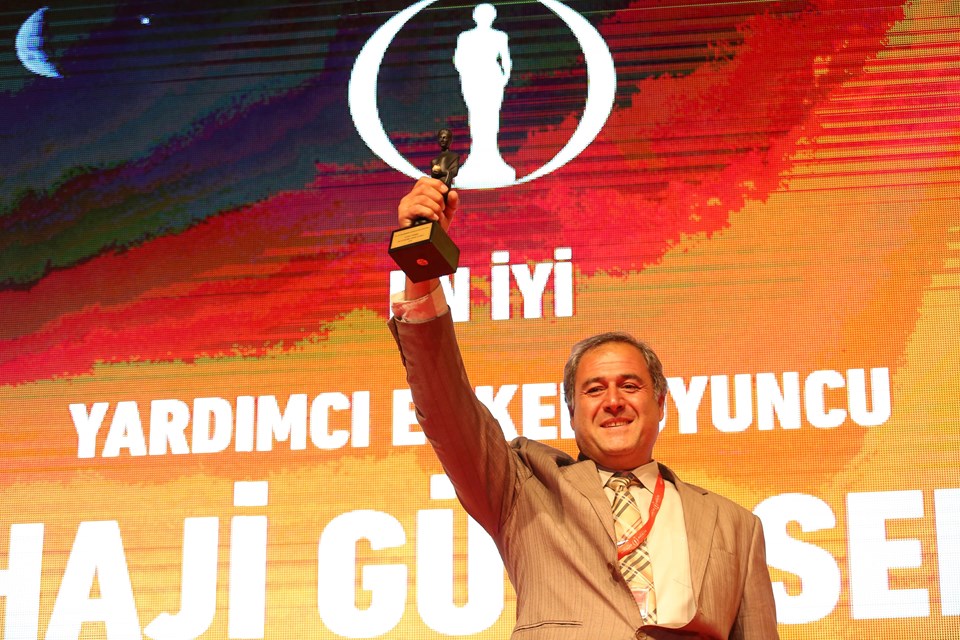 Haji Gül Aser, "Toz" filmindeki rolüyle "En İyi Yardımcı Erkek Oyuncu Ödülü"nü aldı.