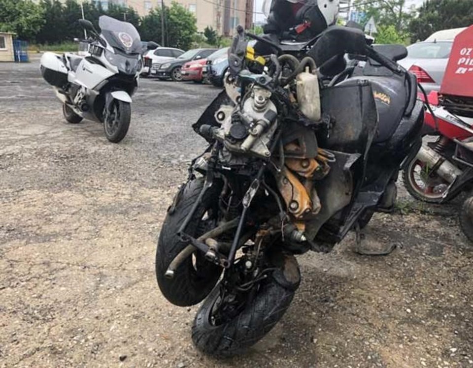 Kaza sonrası ünlü oyuncunun motosikleti bu hale geldi.