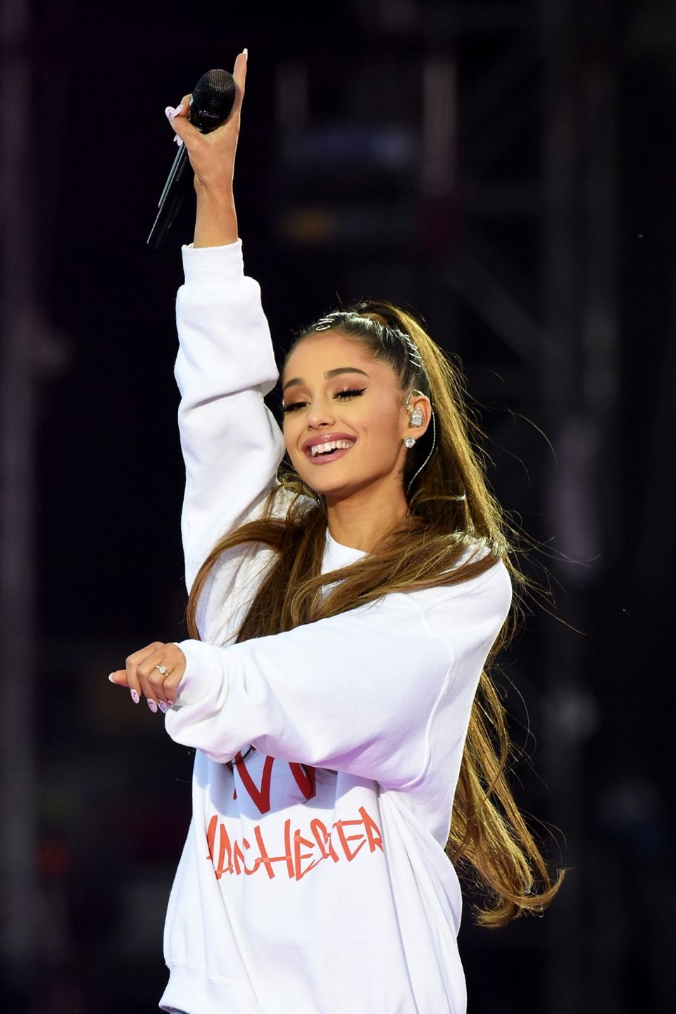 Ariana Grande yeni şarkısıyla rekor kırdı Ariana Grande yeni şarkısıyla rekor kırdı