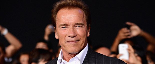 Arnold Schwarzenegger Terminatör ü izlerken gözlerim doldu