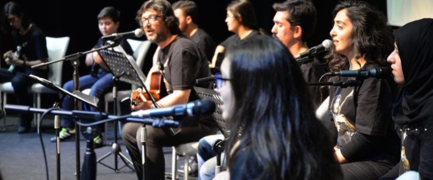 baris-manco-dogum-gununde-sarkilari-ile-anildi_6527_dhaphoto1.jpg