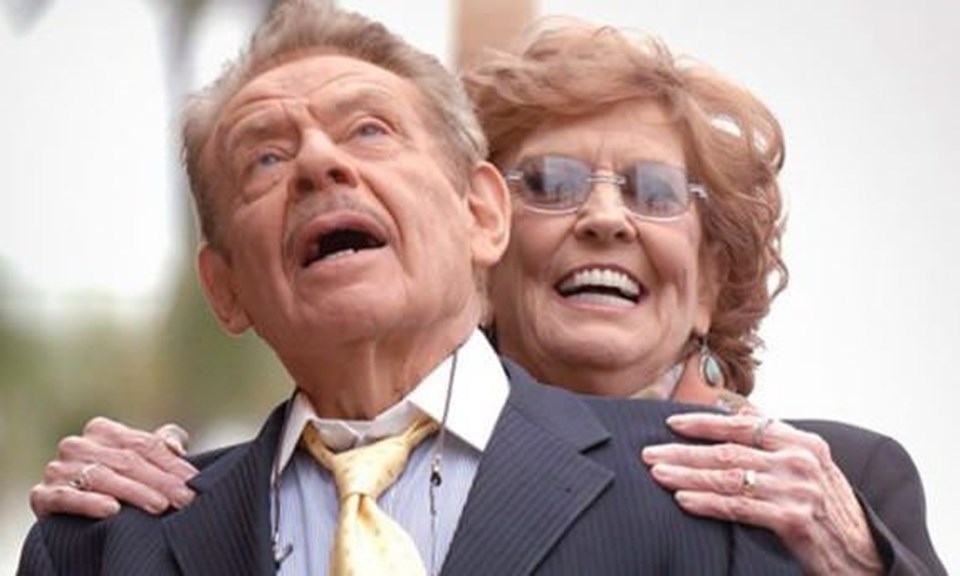 Anne Meara (sağda) eşi Jerry Stiller ile birlikte