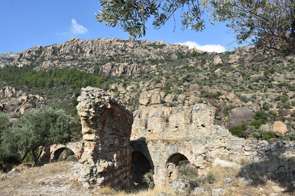 Yediler Manastırı, eşparmak Dağları, fresk