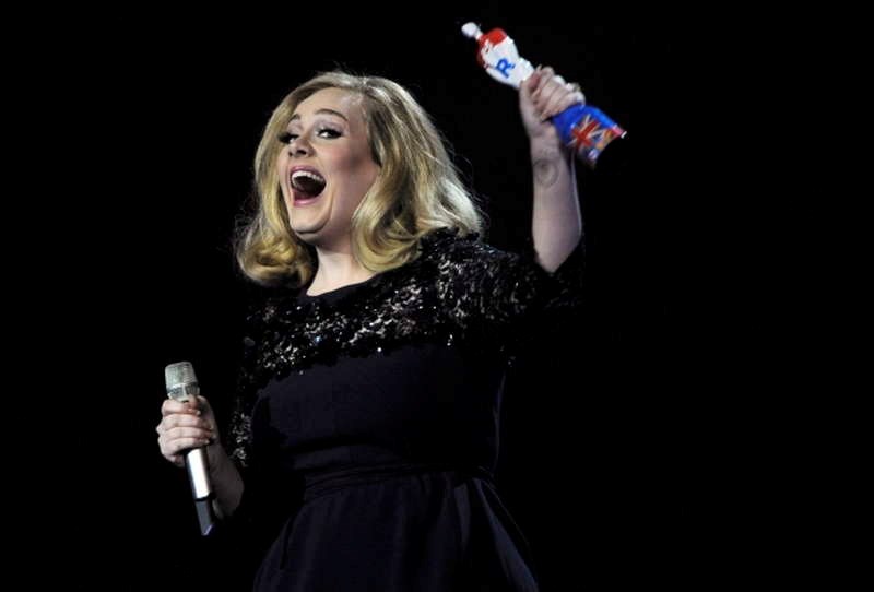 klip-inostrannaya-polnaya-pevitsa-porno-razdiranie-zhopi