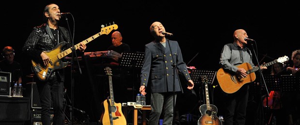 mfoden-bursali-hayranlarina-unutulmaz-konser_2804_dhaphoto1.jpg