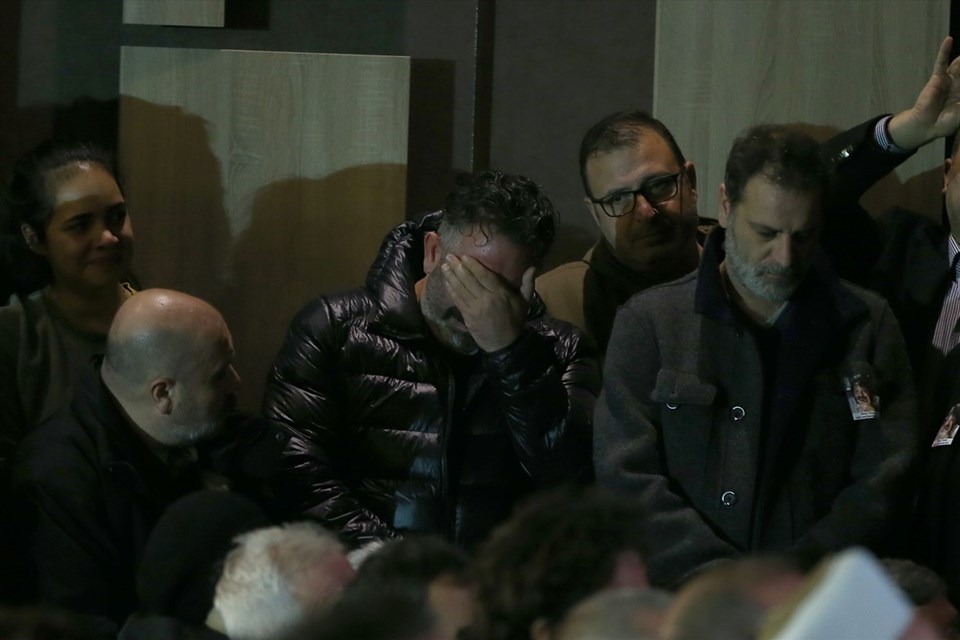Cem Yılmaz, gözyaşları içinde töreni izledi.