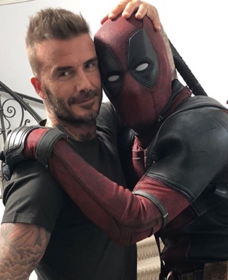 David Beckham, Instagram hesabından Ryan Reynolds ile fotoğraflanı paylaştı.